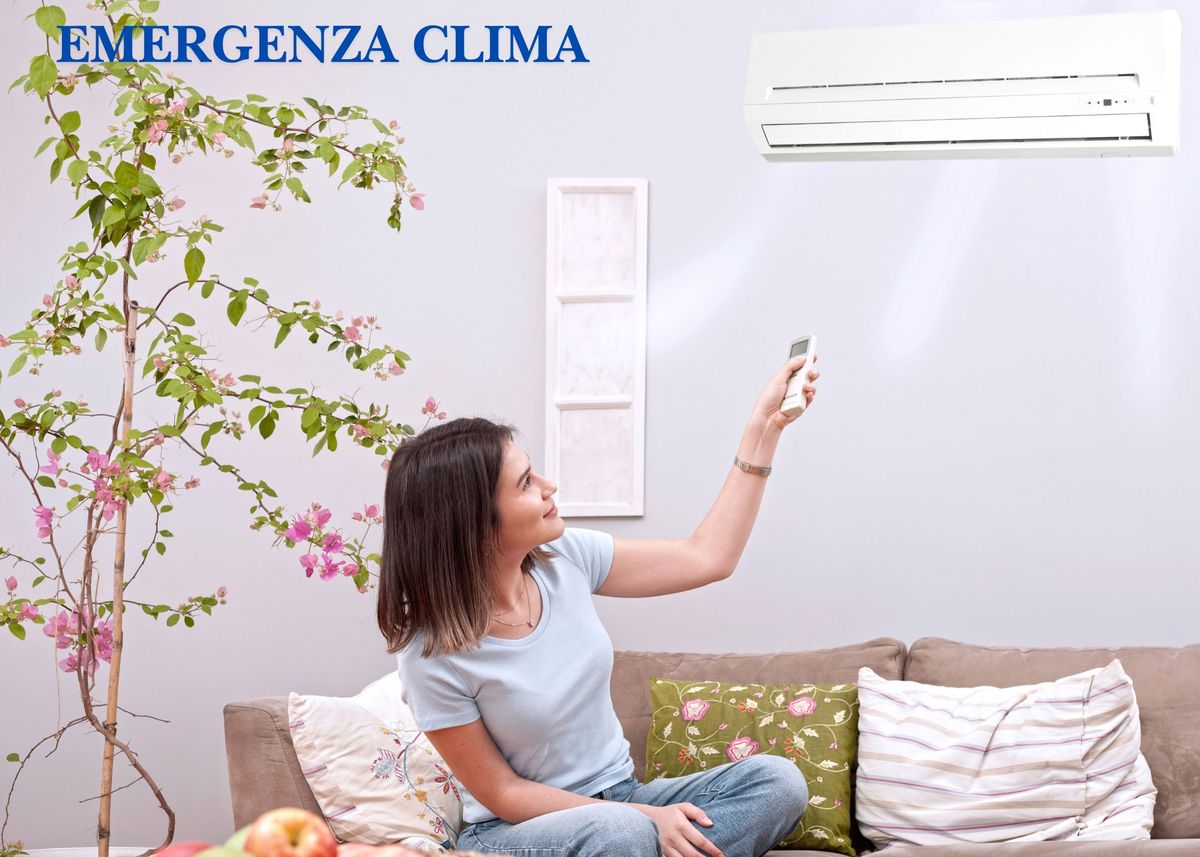 Climatizzatore in funzione in un soggiorno - Assistenza condizionatori a Camaiore da 79 €