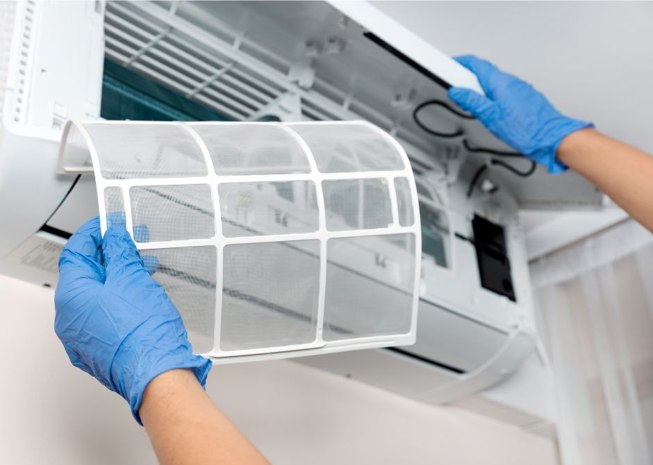 Rimozione dei filtri per la sanificazione del condizionatore